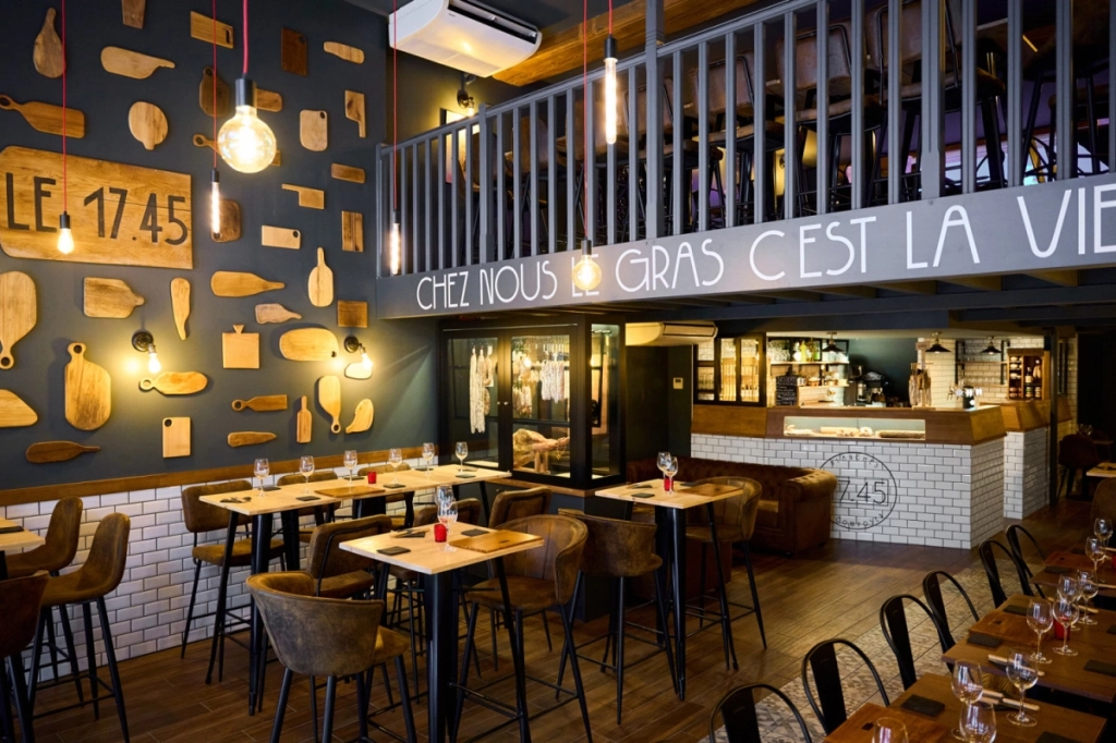 17.45, il est l’heure ! Le bar à planches qui cartonne aux Brotteaux