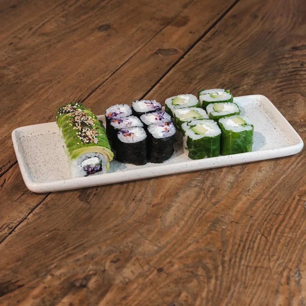 Des sushis préparés avec soin, à déguster sur place ou à emporter Des sushis préparés avec soin, à déguster sur place ou à emporter