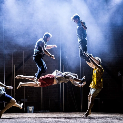 Nuits de Fourvière : Les acrobates de Gravity & Other Myths ouvrent les festivités en repoussant les limites du possible