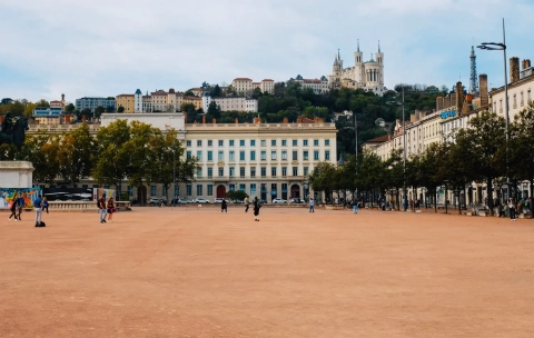 Deux places de Lyon élues parmi les plus belles places de France !