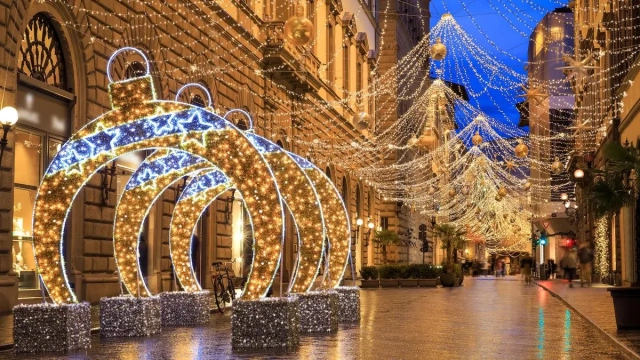 UN VOYAGE AU CŒUR DES TRADITIONS DE NOËL LYONNAISES  🎉 🎂🥂